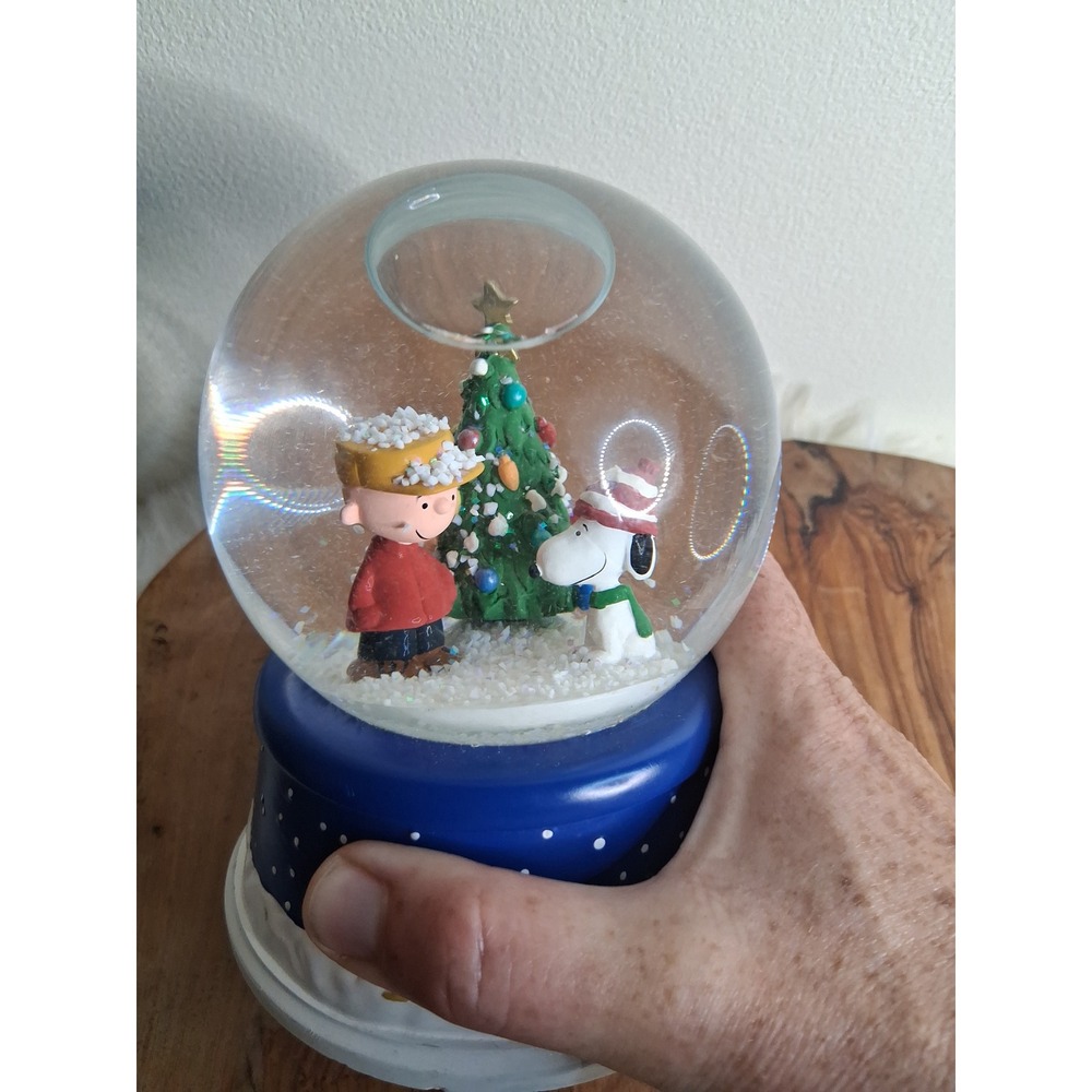 Hallmark Peanuts 50th Anniversary Christmas Snow Globe Snoopy Charlie Brown